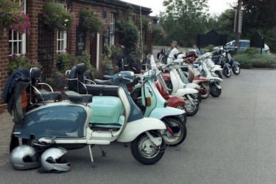 Scooters1.jpg (40219 bytes)